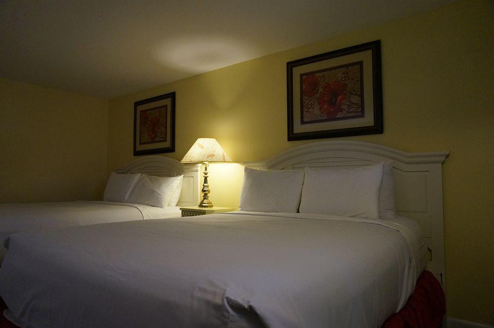 Capewind Waterfront Resort Falmouth Esterno foto