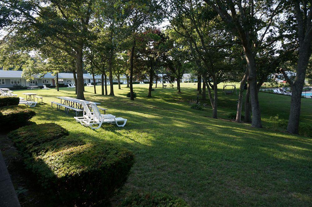 Capewind Waterfront Resort Falmouth Esterno foto
