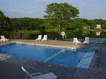 Capewind Waterfront Resort Falmouth Esterno foto